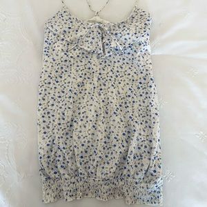 🫐Dainty blue floral top with  frilly detailing